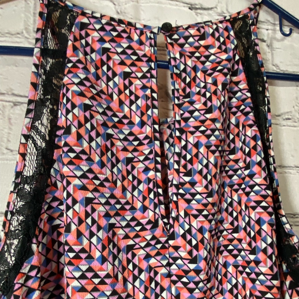 Geometric Print Tank - Picture 2 of 5